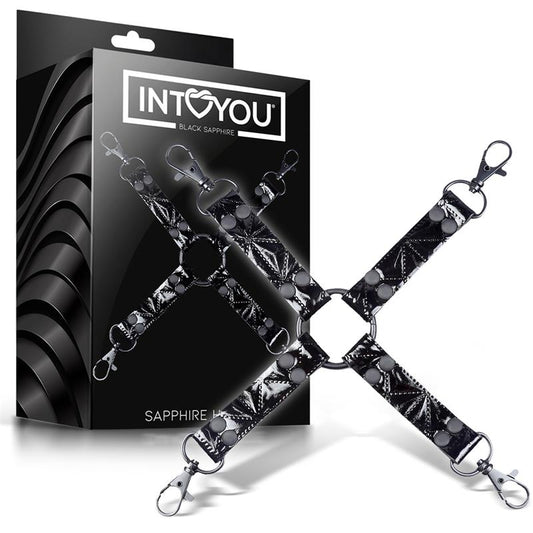 Hog Tie en cuir vegan de la gamme SAPPHIRE Black de la marque INTOYOU vue de hog tie plus boîte