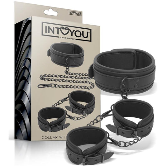 Kit de collier avec menottes et chaîne en cuir vegan noir mat de la gamme Black SHADOW de la marque INTOYOU vue du collier, des menottes et sa boîte