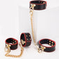 kit Coffret Bondage débutant 8 pièces noir rouge - Coffret BDSM - SM de la marque BLACKWOLF vue des menottes  Kit BDSM