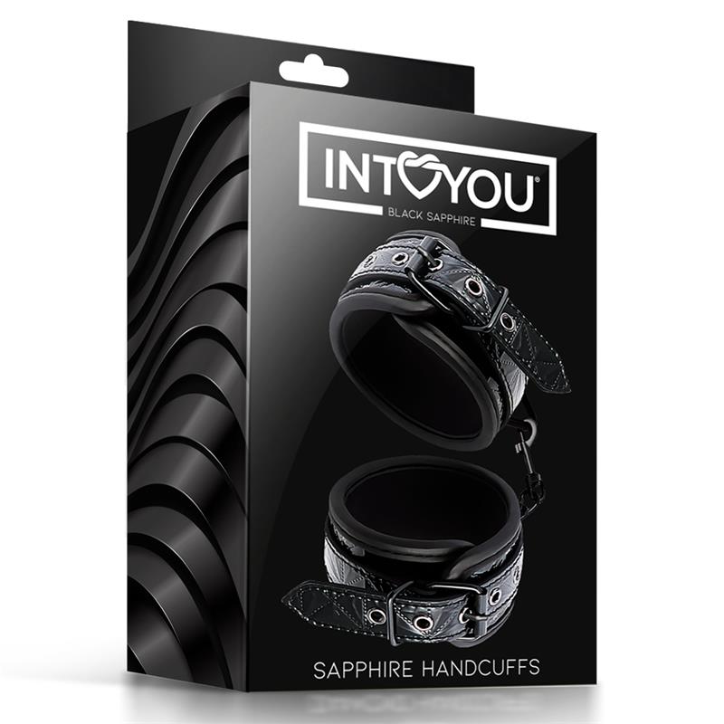 Menottes ajustables en cuir vegan de la gamme SAPPHIRE Black de la marque INTOYOU vue de la boîte